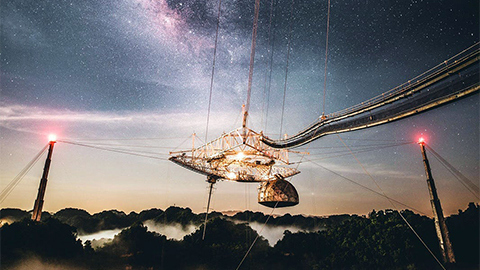 Arecibo-teleskopet ødelagt*